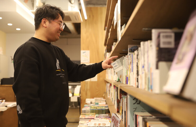 『本屋 水紋』は前橋ゆかりの書籍も充実。