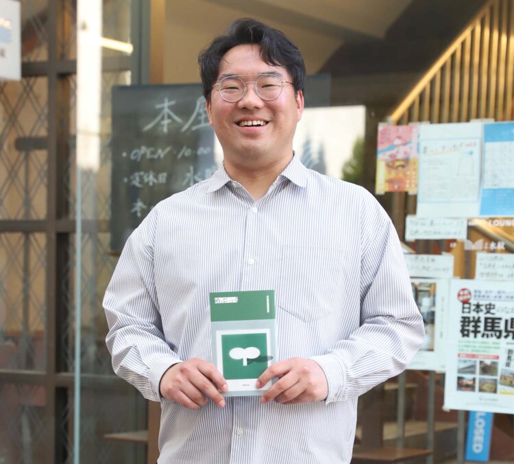 『本屋 水紋』の小澤亮太さん。「2026年9月から開催の『前橋国際芸術祭』で街なかがさらに盛り上がれば！」。