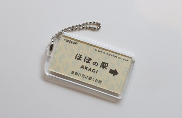 特製切符ホルダー880円など物販も充実している。