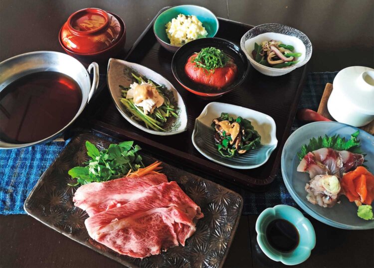 その日手に入った地元産食材で夕食のメニューを決める。