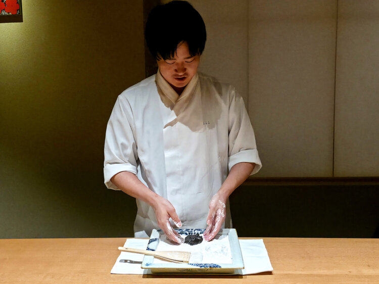 和菓子職人の藤田凱斗さん。