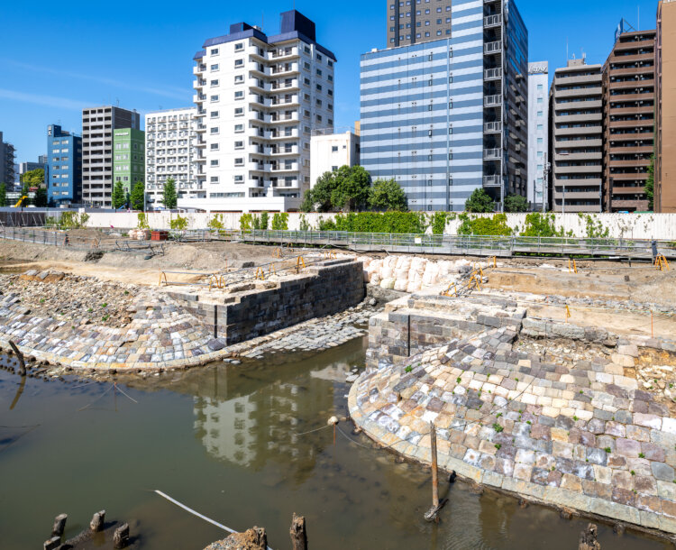 第7橋梁橋台部（2021年4月2日撮影）。公開は2028年春の予定。提供＝JR東日本。