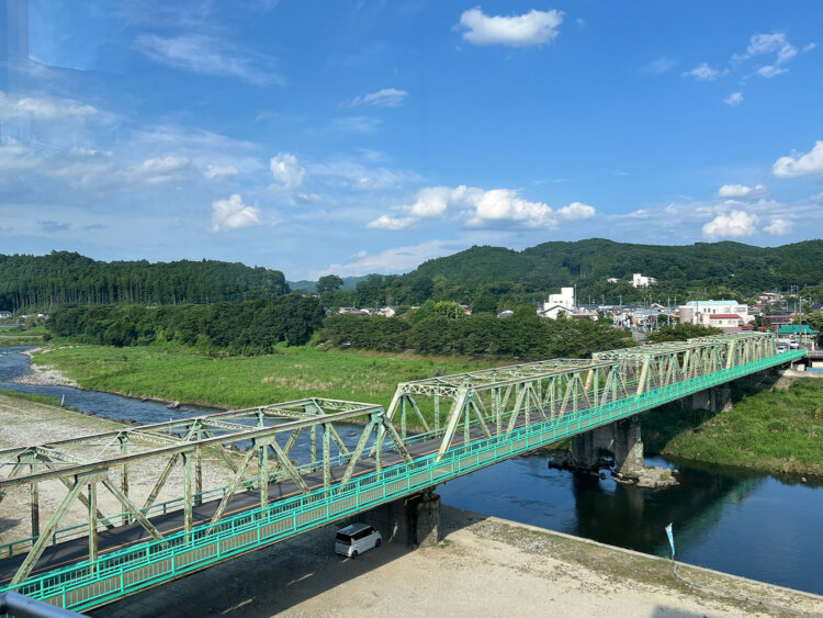 黒羽宿から那珂川対岸の黒羽城下を眺めるの図。