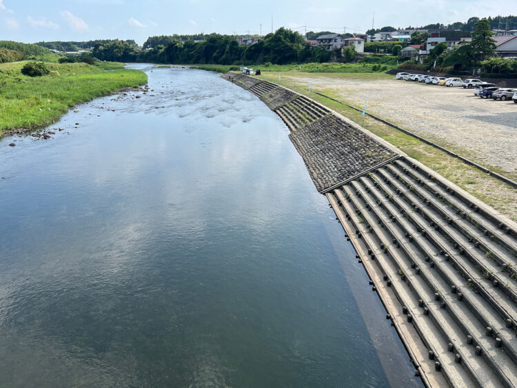 那珂川の河岸。