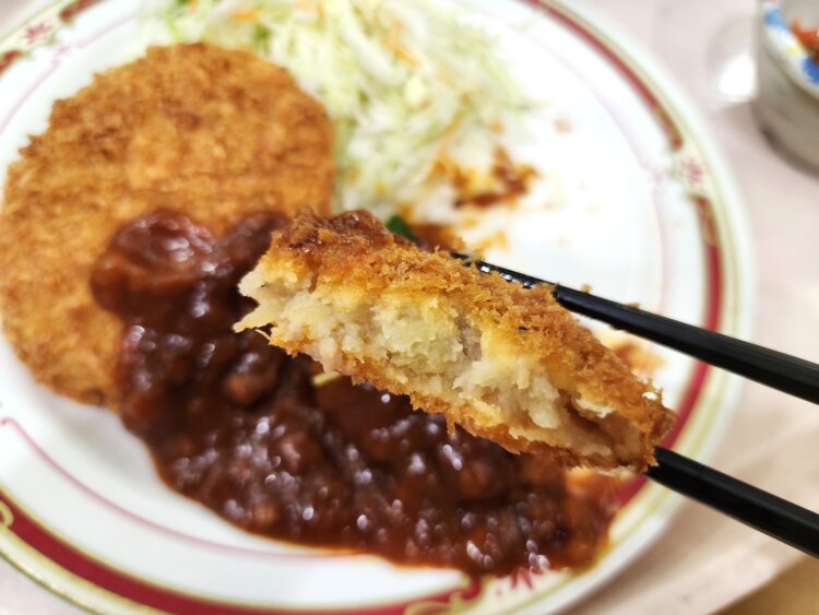 しっかりとしたお肉感があってほくほくのビーフコロッケ。