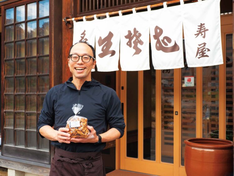 4代目店主の早坂隆一さん。