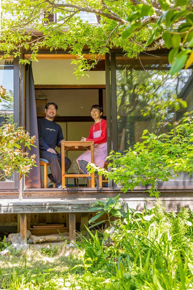 平野さんと調理担当の妻・由里子さん。