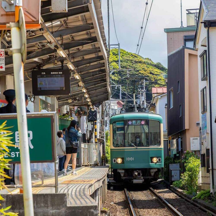 江ノ電さんぽのおすすめ6スポット。電車に揺られ、歩いて、江ノ島まで