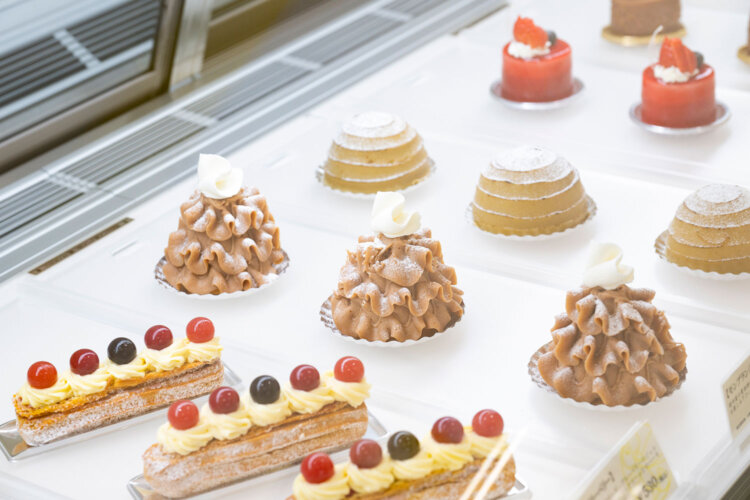 ショーケースに並ぶケーキが魅力的すぎ。