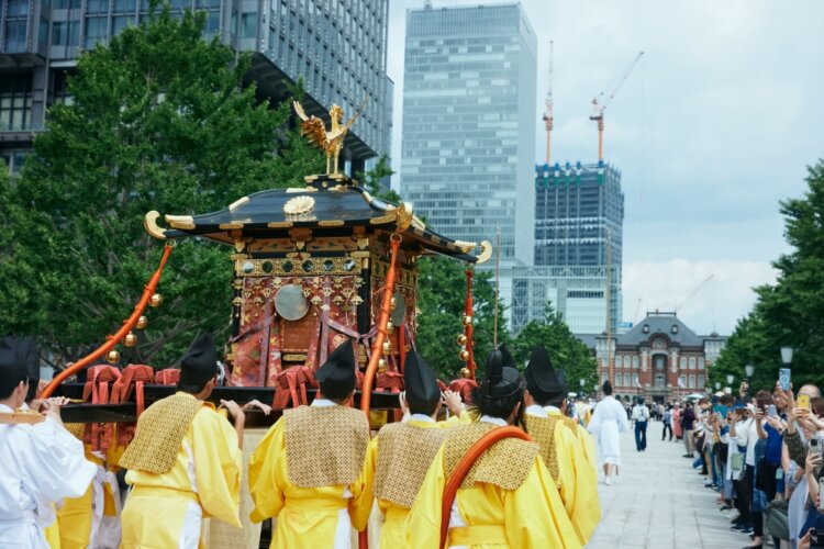 東京の中心街を優雅な行列が練り歩く光景は山王祭ならでは。