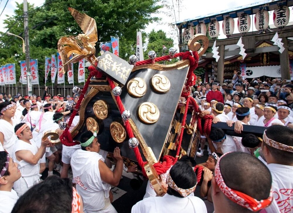 迫力満点の“神輿振り”は必見！荒川区で「素盞雄神社天王祭」宮神輿の渡御が6月6・7日に開催