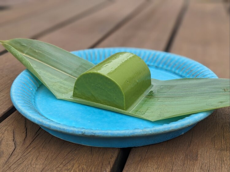 お抹茶くずねり650円。こちらも『桑原善助商店』の茶臼挽きお抹茶を使用。