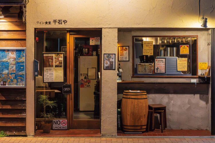 店先で外飲み可。