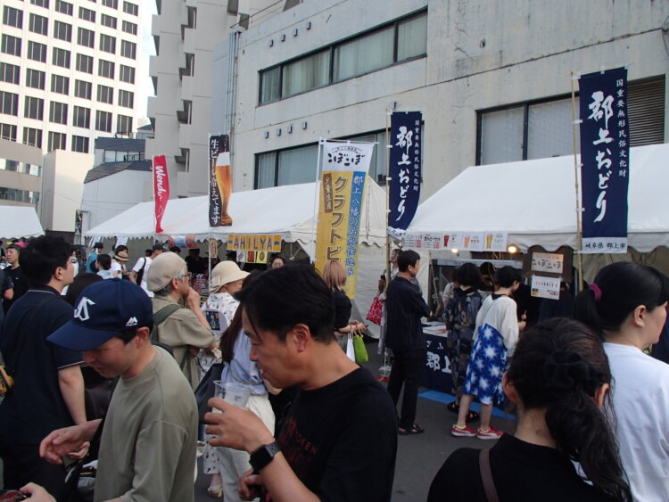 郡上八幡のおいしいものを味わいながら踊りを楽しもう。