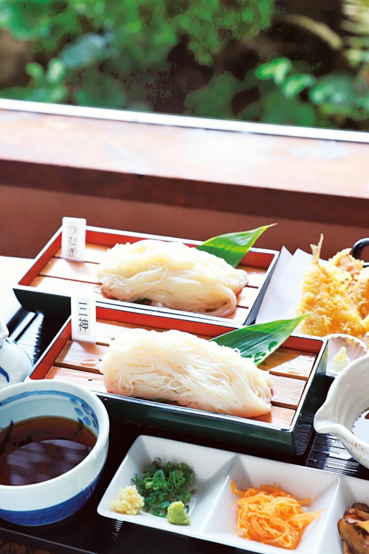 食べくらべセット2550円。