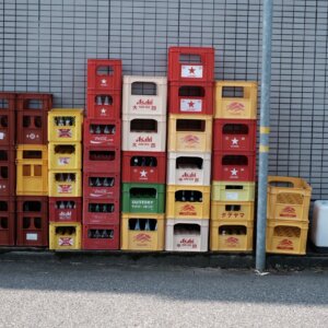 鉢植えの台として、椅子として。越田皓太さんに伺う、路上で働くP箱たちの世界