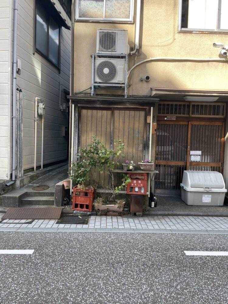 鉢植えの台は、P箱のセカンドライフとして人気。