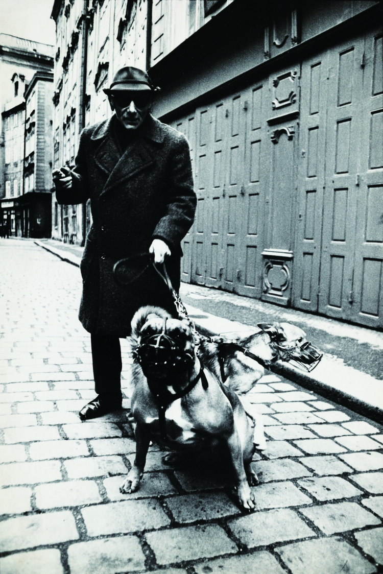 マーギット・エムリッヒ《無題、プラハ》1969年。（C）Margit Emmrich. Courtesy Loock Galerie, Berlin。
