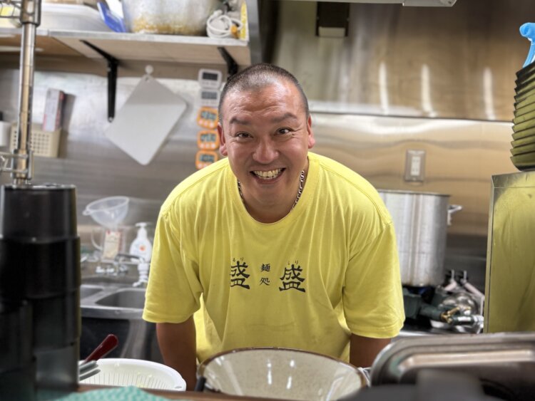 店主の島田さん。かなり研究熱心。