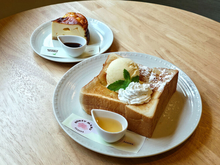 人形町の国産はちみつ専門店『はちみつしょっぷ820』で絶品ハニートーストを〜黒猫スイーツ散歩 人形町編14〜