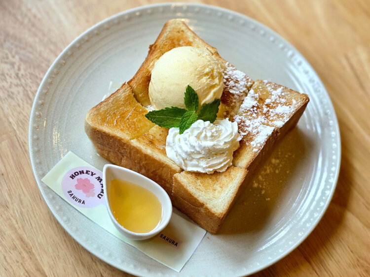 厚切りハニートースト980円。
