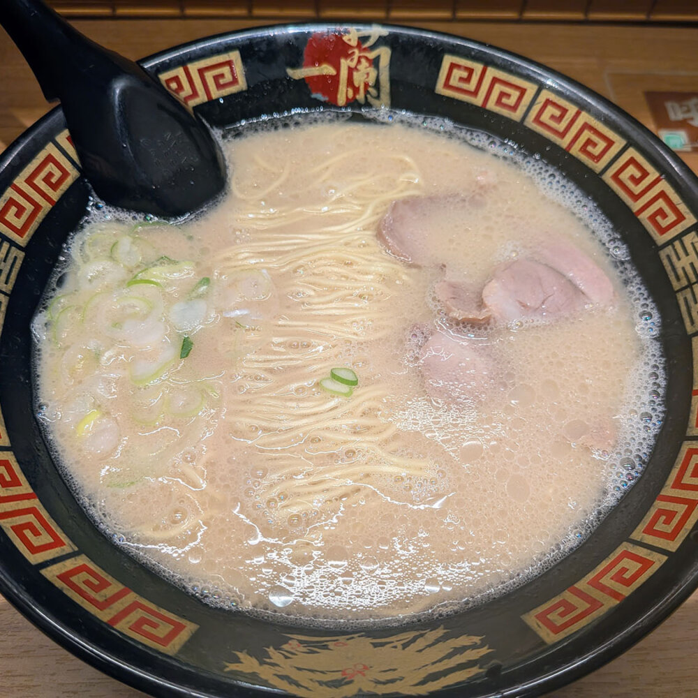 はじめての一蘭のラーメン。憧れの人にお腹が空いていると言えなかった【東京チェン飯diary】