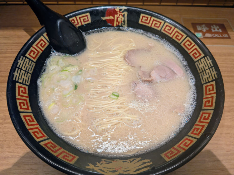はじめての一蘭のラーメン。憧れの人にお腹が空いていると言えなかった【東京チェン飯diary】