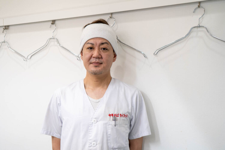 代表の聞谷雅人さん。居酒屋やチェーンのラーメン店などさまざまな業態での経験を持つ。