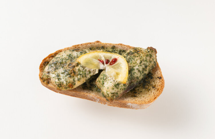 ブルギニョンバターとサバのピカタ風360円。