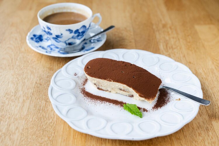 キミティラセット1500円。＋400円で季節のティラミス（ハーフ）追加もできる。
