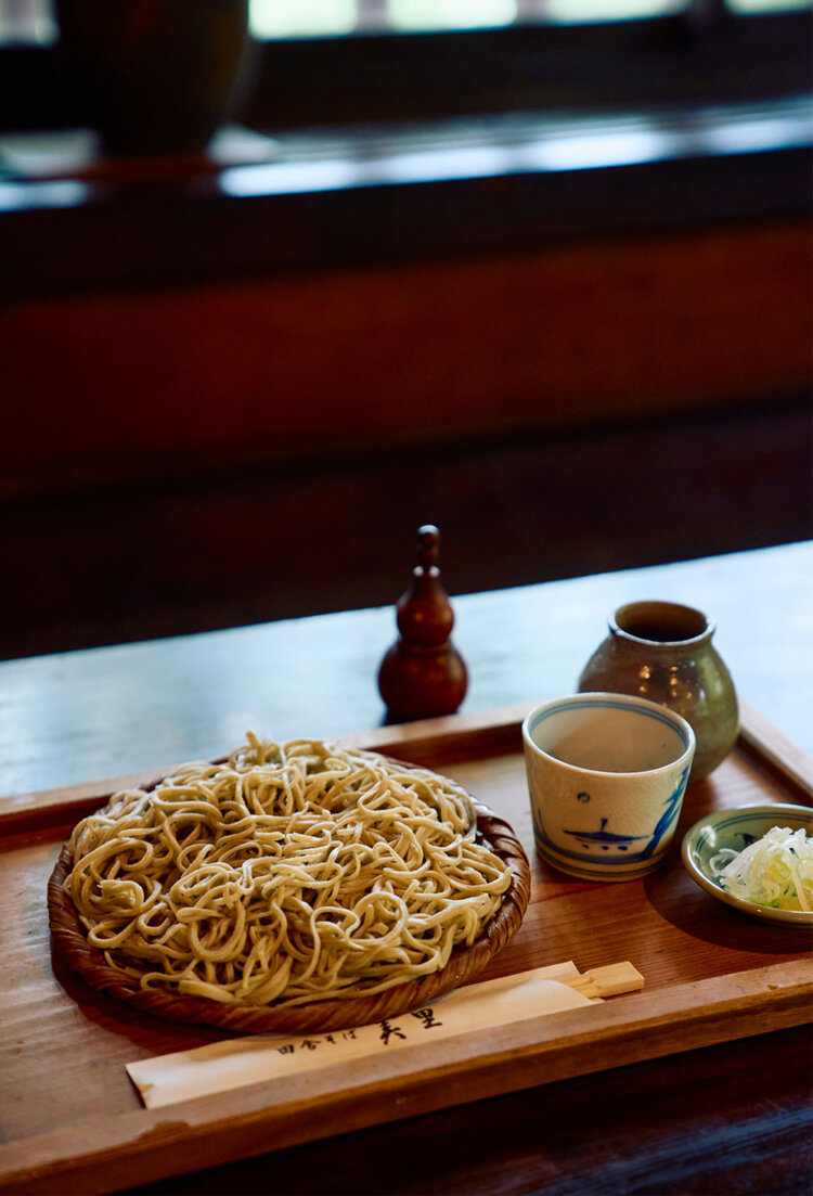 もりそば1200円。かえしにヒゲタ醤油を使うつゆは、辛めでキリッとした味わい。