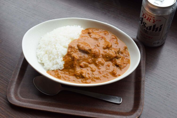 チキンがごろごろ入った『cafe 702』のカレー。