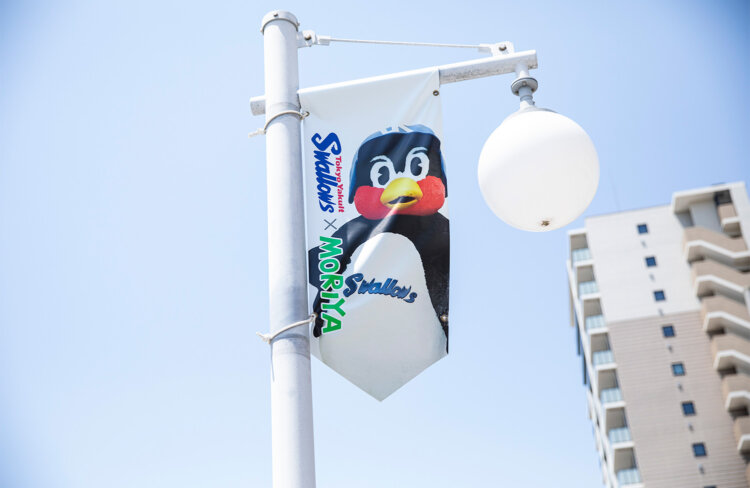 守谷駅前のフラッグ。