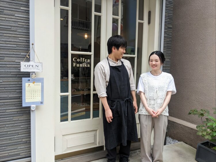 林さん夫妻の醸す柔らかい空気が、居心地のいい空間を作っている。