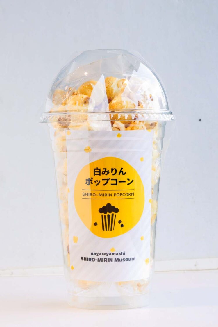 白みりんポップコーン650円。煮詰めたみりんを使用。