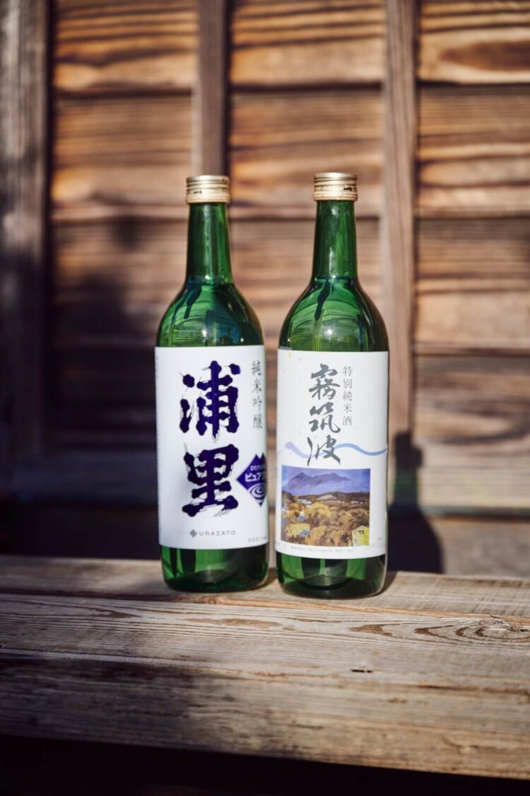 「浦里」純米吟醸1750円、「霧筑波」特別純米酒1815円（いずれも720ml）。