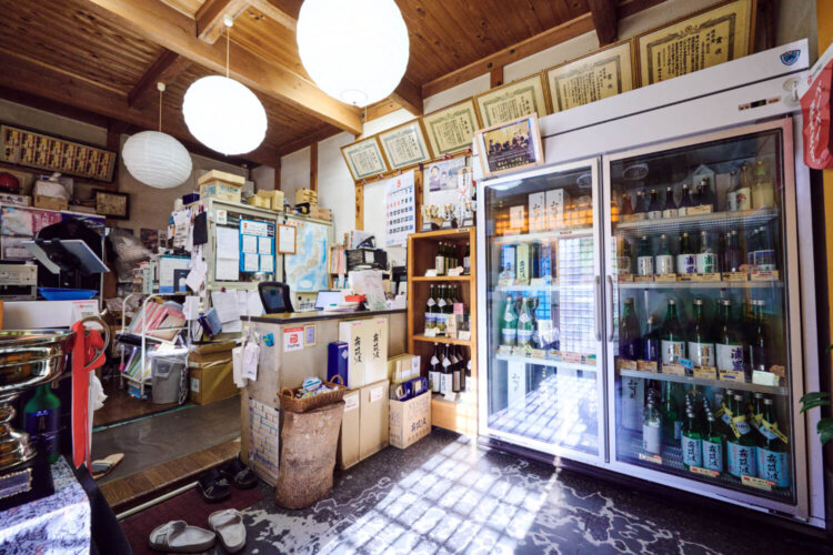 蔵には直売店もある。「浦里」は全国特約店のほか、地元では蔵近くの『セブンイレブン つくば吉沼店』でも購入可能。