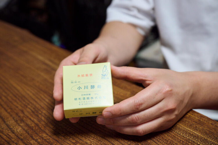 小川酵母は茨城で1952年に分離培養された。現在は「きょうかい10号酵母」としても知られ、メロンやバナナのような優しい香りを醸す。