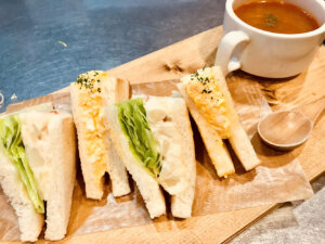 ブックカフェ マルベリーフィールド
