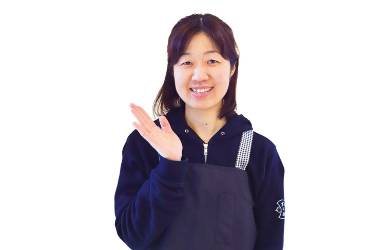 「白米、玄米、五穀を選べ、半分盛りもOKです」。米好きをサポートする橋場真紀店長。