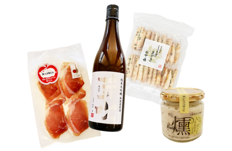 右から。伊藤漬物のいぶりがっこのタルタルソース、一乃穂のしとぎ豆がき、純米大吟醸芽吹とよく合う、地元産生ハム「あっぷるとん」。