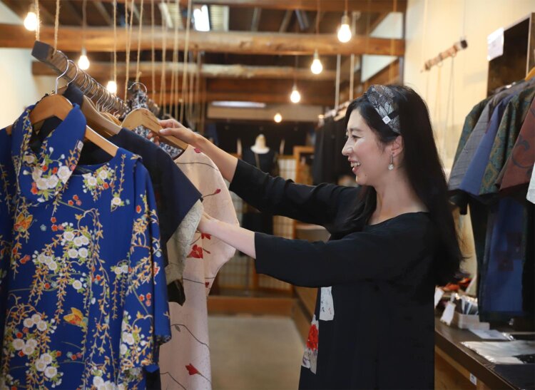 町内で着物をアップサイクルするアパレルショップ『tadas』も展開。