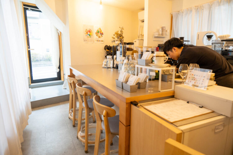 「コーヒーのことは、レシピも含めていろいろ聞いてもらいたい」と店主の佐藤さん。