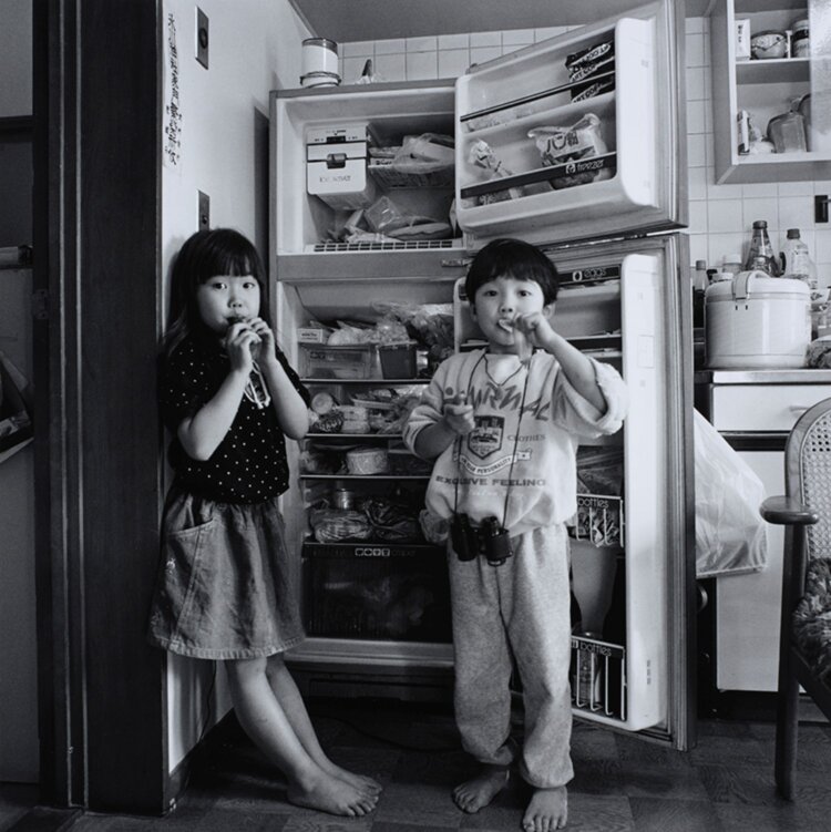 潮田登久子《東京都目黒区》〈冷蔵庫〉より。1986年 ゼラチン・シルバー・プリント。『東京都写真美術館』蔵。
