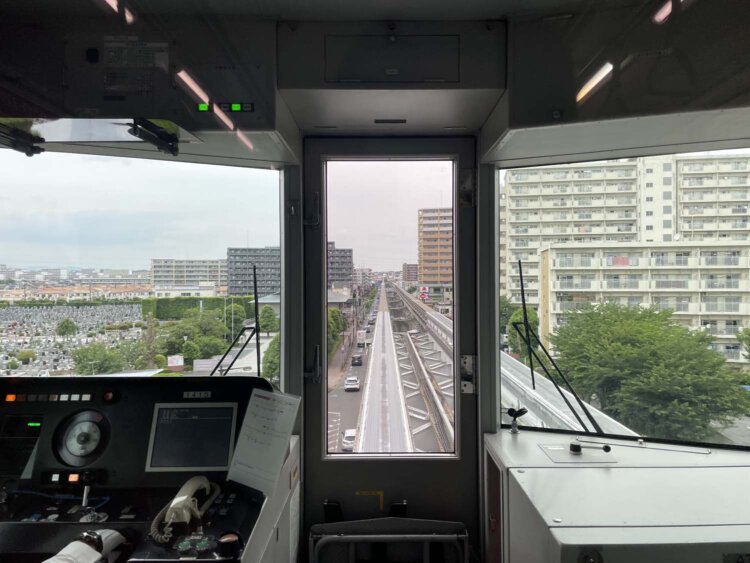 多摩モノレールの車窓から。