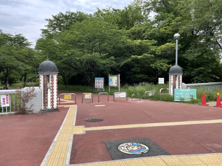 多摩湖南門。
