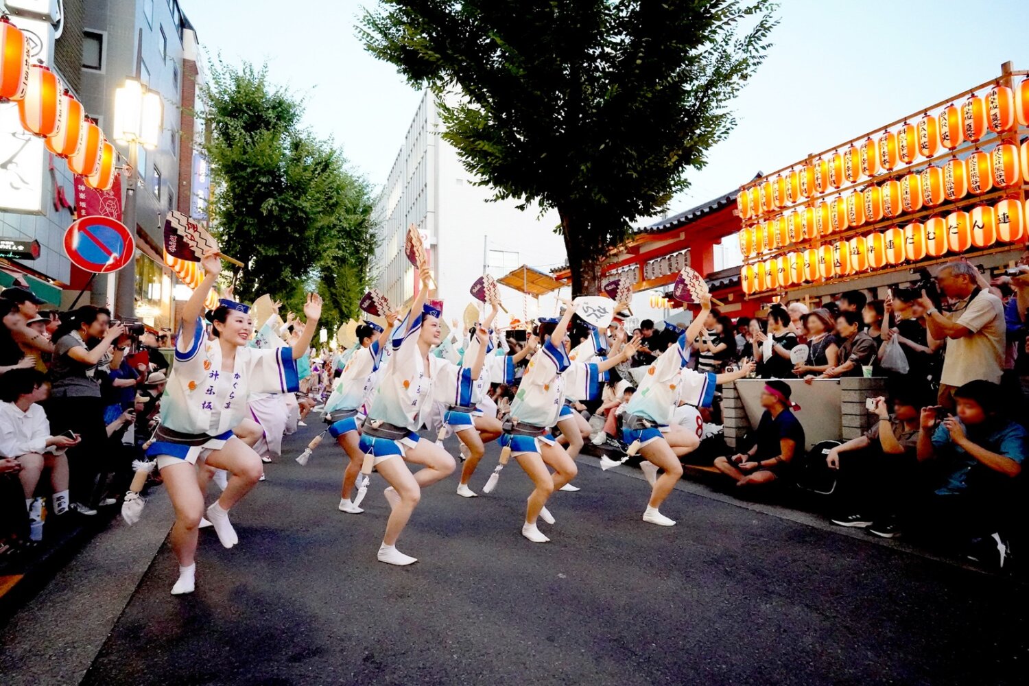神楽坂まつり:阿波踊り:女性の男踊り:顔ぼかし処理済み-65:逾樊・ス蝮ゅ∪縺、繧奇シ夐仭豕「雕翫j・壼・ウ諤ァ逕キ雕翫j・咼SC02169菫ョ豁」貂医∩