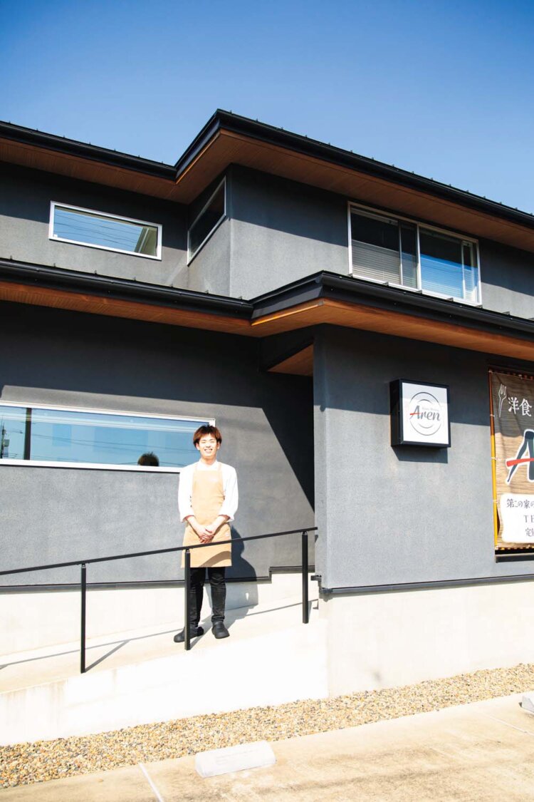 店主の上條亜蓮さん。