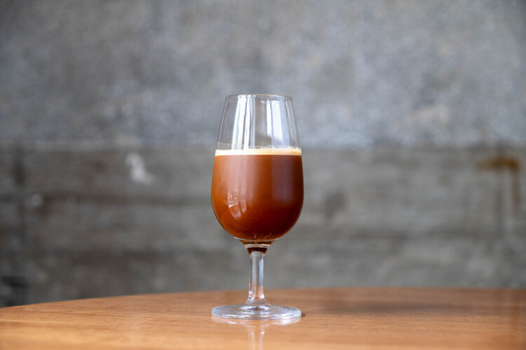 ドリンクは写真のシェケラートのほか、コーヒー、カフェラテ、カフェモカ、2種類のジュースが選べる。コーヒー豆は静岡の『IFNi COFFEE』から取り寄せている。
