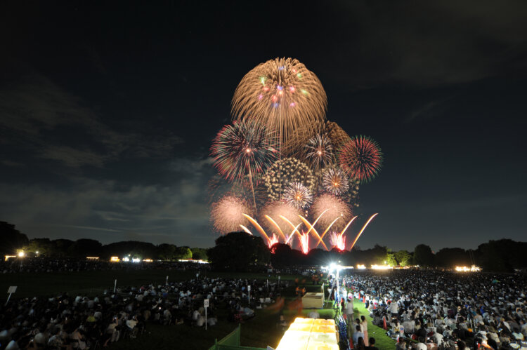 夜空を埋め尽くす一尺五寸玉は必見！「立川まつり国営昭和記念公園花火大会」が7月25日に国営昭和記念公園で開催